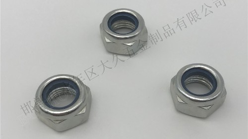 鎖緊螺母在操作過程中需要注意哪些地方？